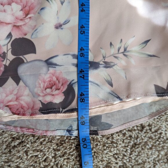 Chic Floral Midi Dress in Pink - Picture 10 of 12